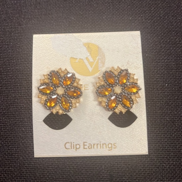 Adrienne Vittadina ✨💫✨Gold Tone Long Necklace & Clip-on Earrings - NWT - Picture 7 of 9